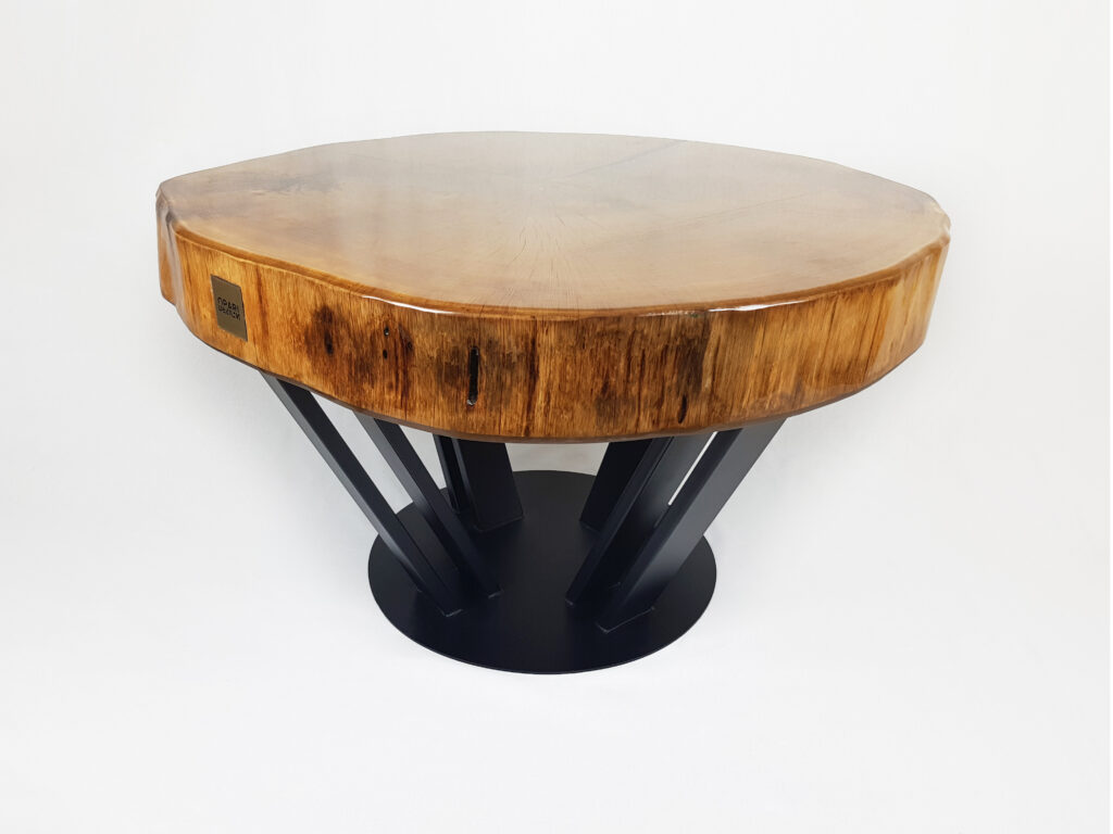 Stół z żywicą epoksydową i monolitu drewna - kolekcja Opari Design