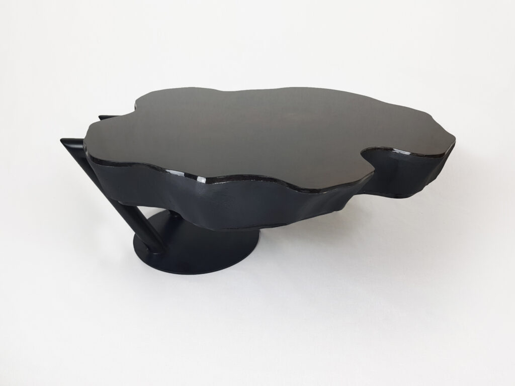 Stół Nero Funda z orzecha włoskiego i czarnej żywicy epoksydowe